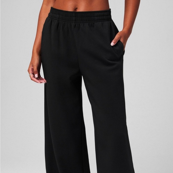 Fabletics Wide Leg Seamed Pant - NWT - Black - Medium - Picture 2 of 9